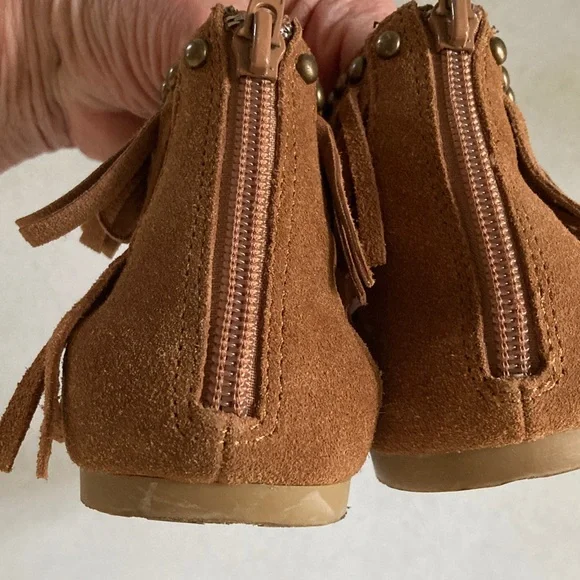 Steve Madden Suede Fringe Sandals Surrie Style - Picture 4 of 7